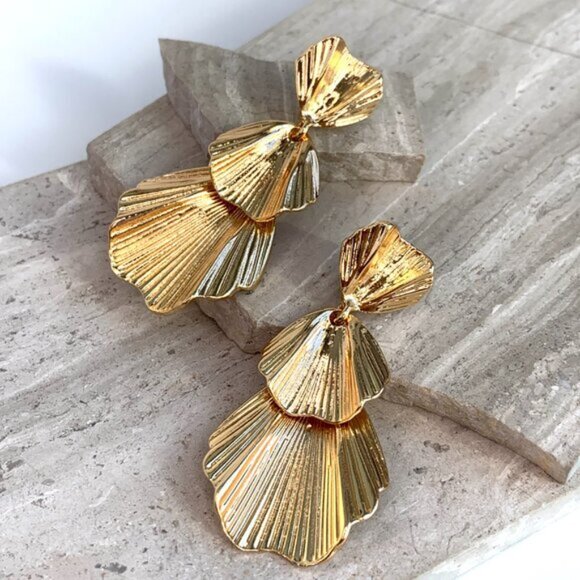NEW~ Anthropologie Shashi Petals Gold Dangle Earrings - Picture 9 of 9
